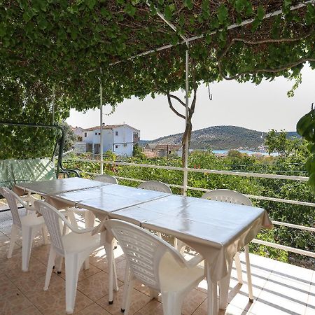 Holiday Home Marcelo-With Terrace Vinišće Esterno foto
